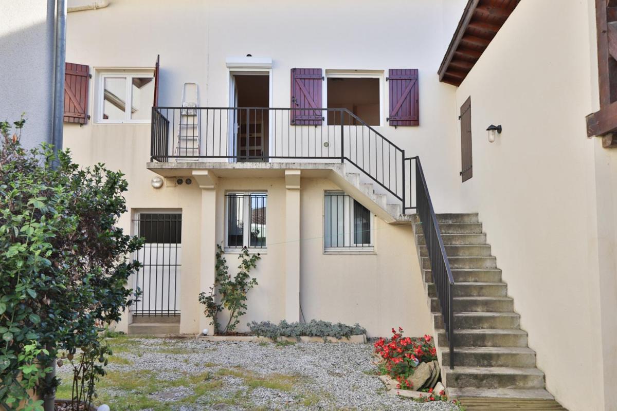 Gite 1 à 9 personnes Hagetmau coeur de ville Extérieur photo